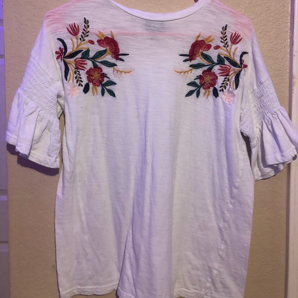 White embroidered tee